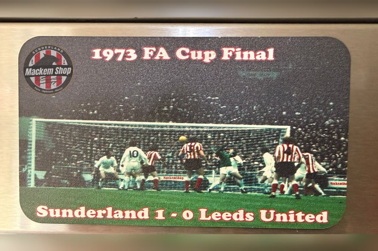 Memorabilia Fridge Magnet featuring the 1973 FA Cup Final between Sunderland and Leeds United.