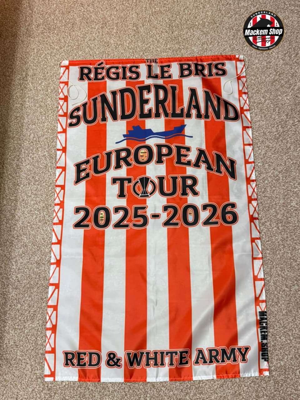 Régis Le Bris European Tour Flag Cape – Red & White Army Edition (100cm x 60cm) | MackemShop Exclusive