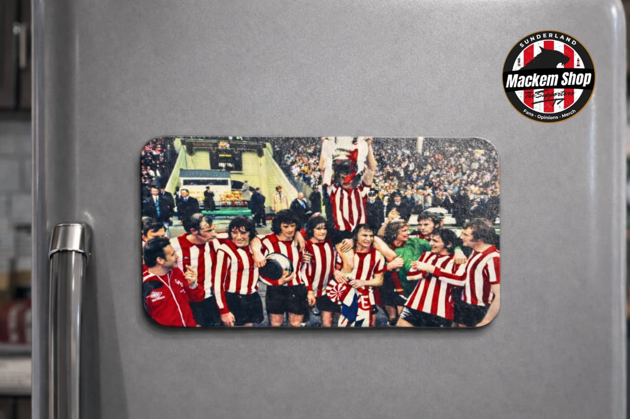 Fridge magnet of Sunderland AFC team celebration on a refrigerator with 'Mackem Shop' logo.