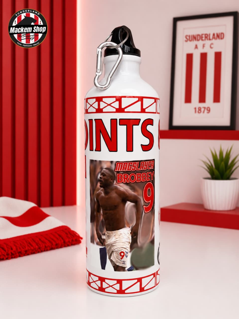 Sunderland supporter water bottle with exclusive Shirtless Brian Brobbey Celebration design.