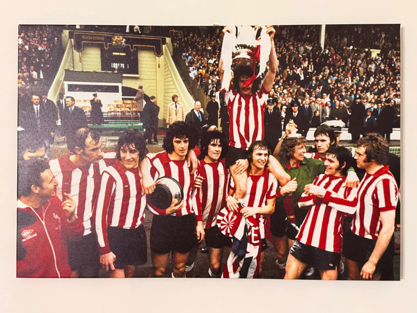 Sunderland AFC 1973 FA CUP Squad in red and white striped jerseys celebrating.