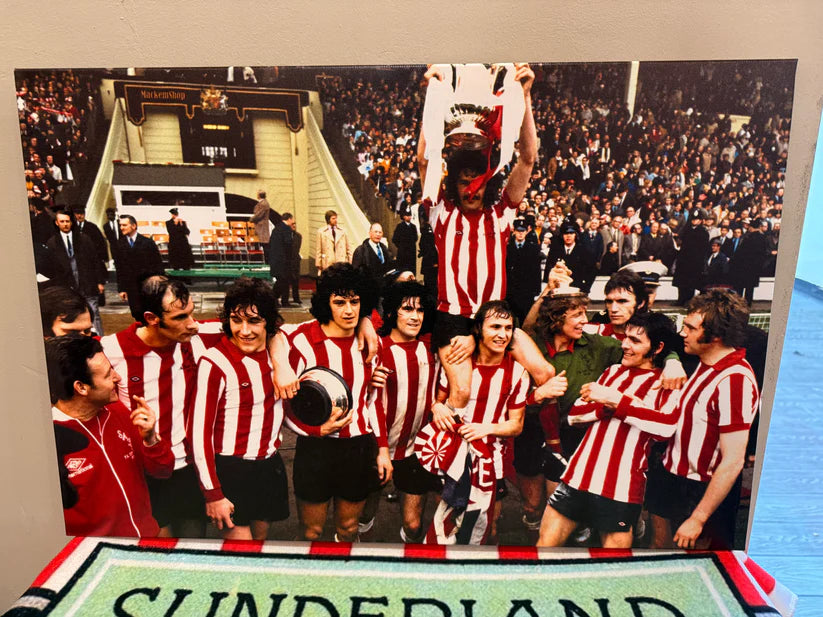 Sunderland football team celebrating with 1973 FA Cup trophy.