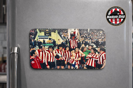 Fridge magnet of Sunderland AFC team celebration on a refrigerator with 'Mackem Shop' logo.