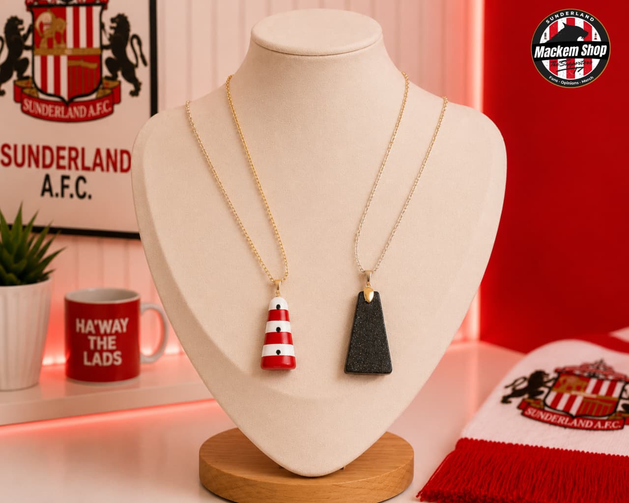 Sunderland Lighthouse Necklace Front and Back Side. 